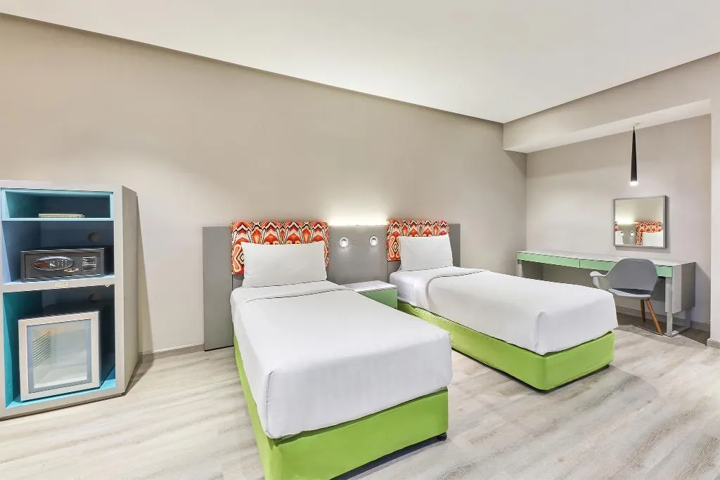 TWIN STANDARD Room, Ibis Styles Dubai Jumeira, Dubai