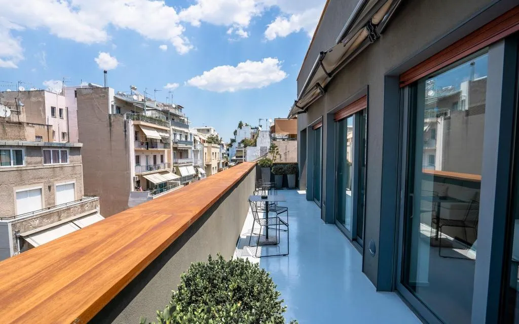 Room, Periscope, Athens