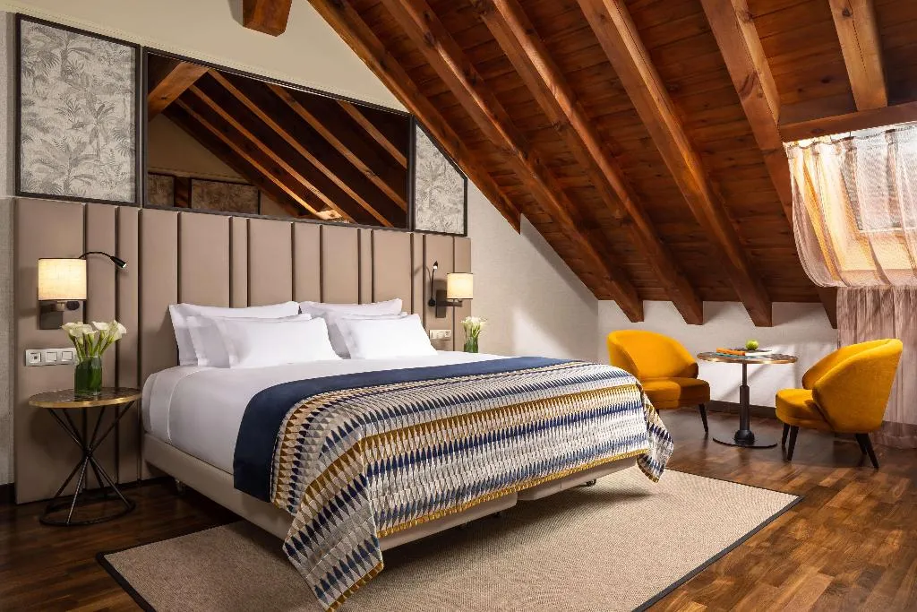 Room, NH Collection Madrid Palacio de Tepa, Madrid
