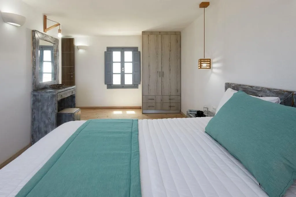 Room, Symmetry Suites, Santorini