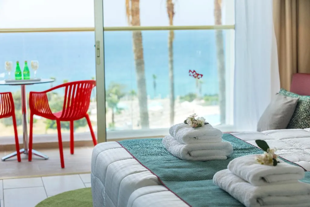 DOUBLE DELUXE SEA VIEW Room, Leonardo Laura Beach And Splash Resort, Cyprus