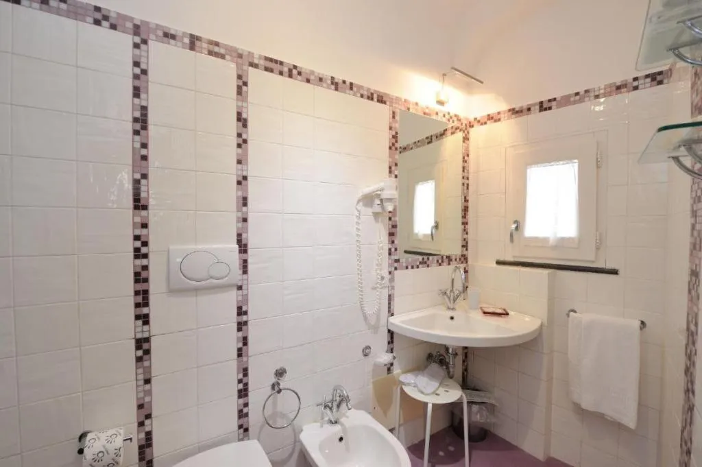 Room, Sharon House, Naples