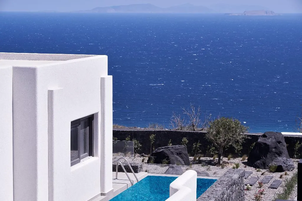 SUITE DELUXE WITH PRIVATE POOL Room, SantAnna Luxury Suites, Santorini