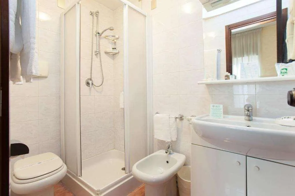 Room, Residence Desenzano, Milan