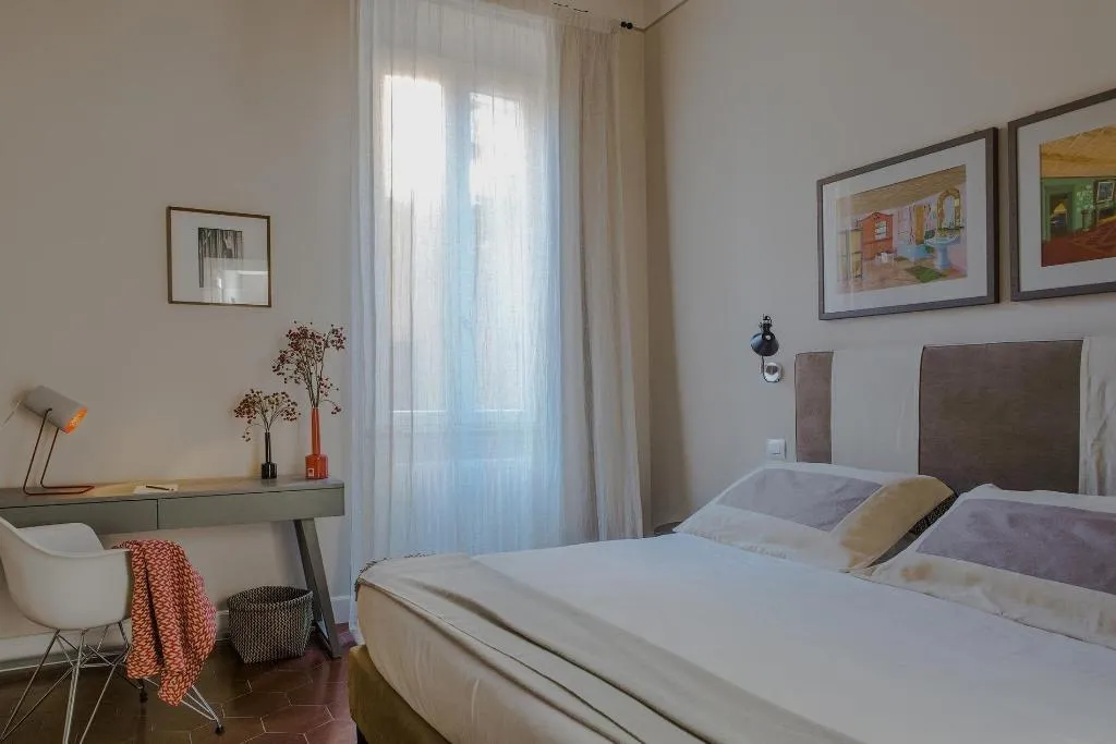 Room, Mynavona, Rome
