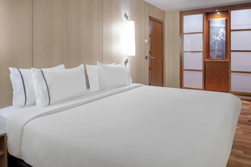 JUNIOR SUITE KING SIZE BED Room, AC Málaga Palacio, Costa Del Sol