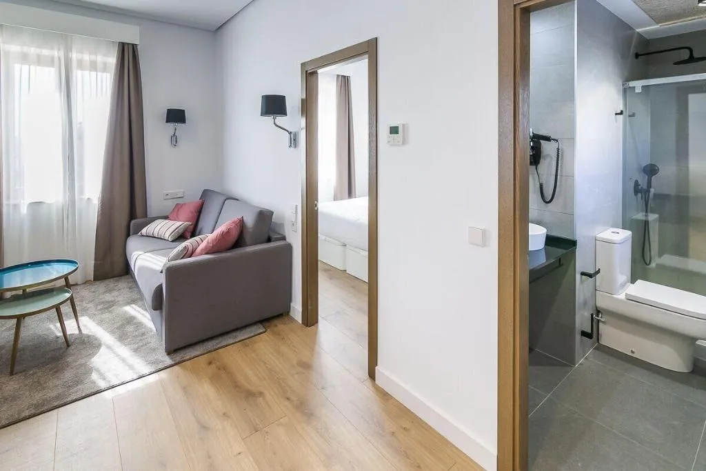 Room, Aquitania Home Suites, Seville