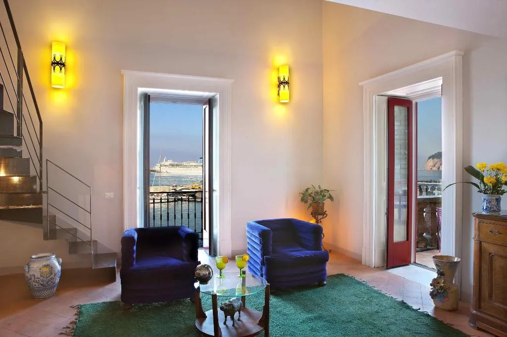 Lobby, Marina Piccola 73, Naples