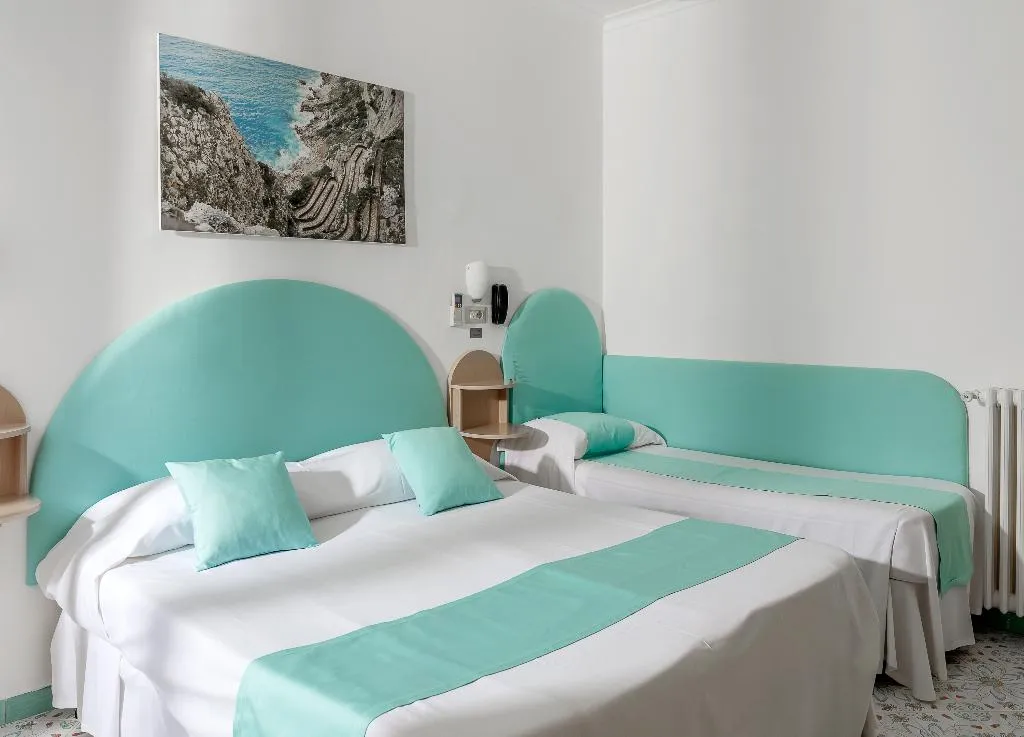 TRIPLE ONE BEDROOM ONE BATHROOM Room, Carmencita, Naples