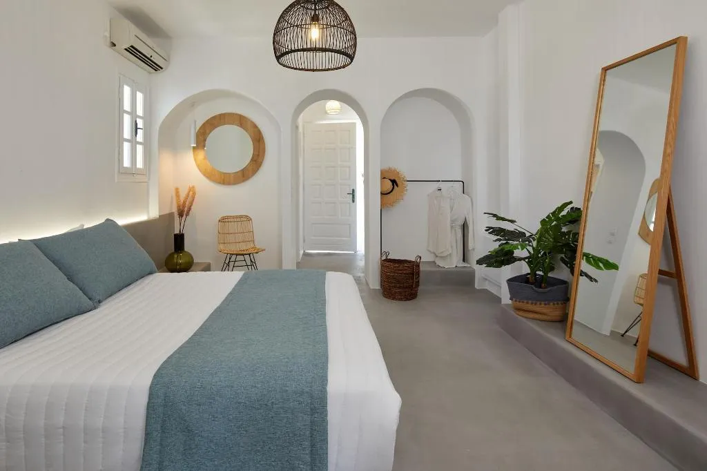 Room, Symmetry Suites, Santorini
