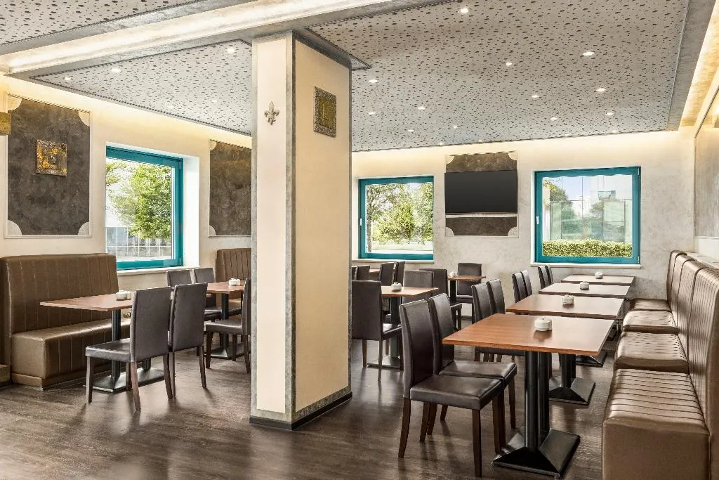 Restaurant, Amedia Praha Express, Prague