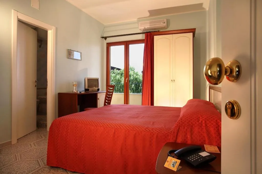 Room, Leon d'Oro, Catania