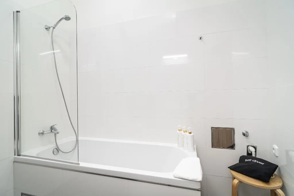 APARTMENT TWO BEDROOMS ONE BATHROOM Room, Royal Road Residence, Prague