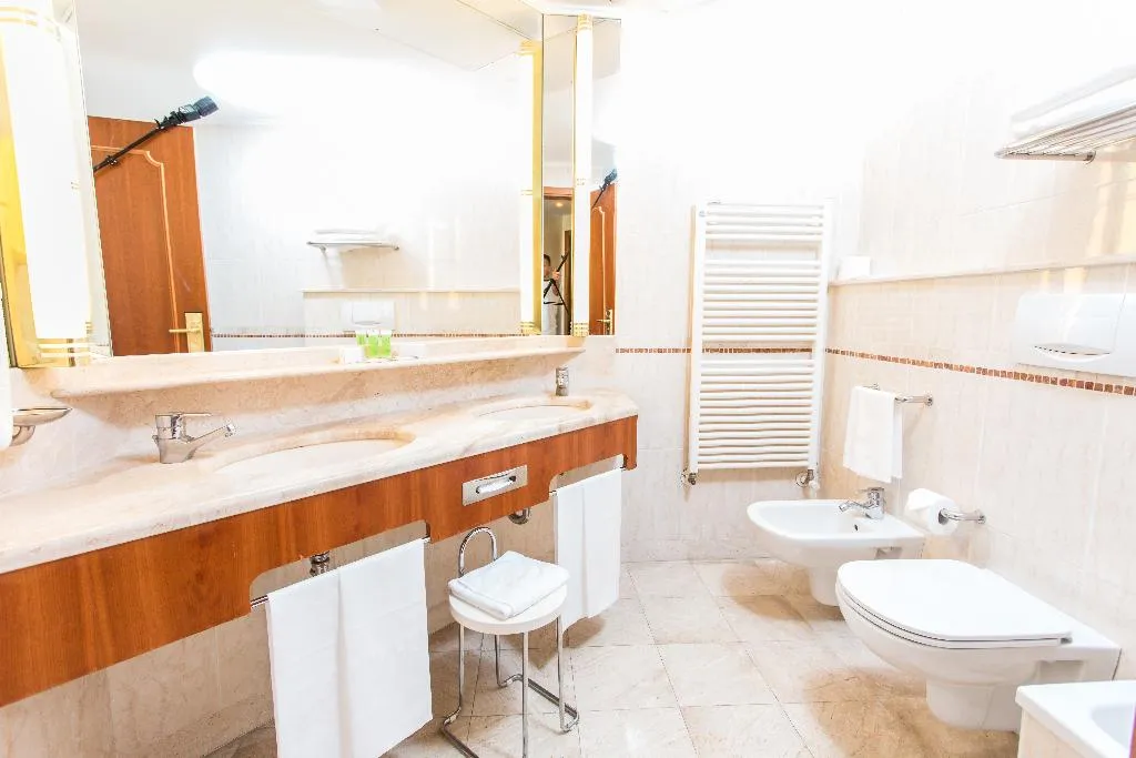 JUNIOR SUITE CAPACITY 3 Room, Galzignano Resort Terme & Golf - Hotel Splendid, Venice