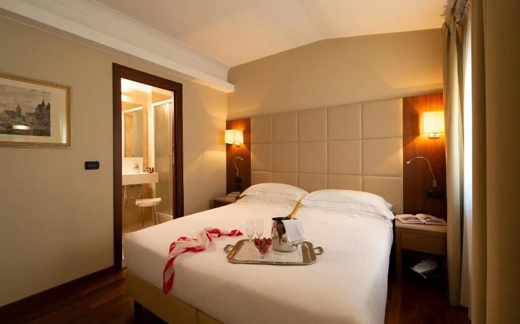 DOUBLE SUPERIOR Room, Fenice Hotel Milan, Milan