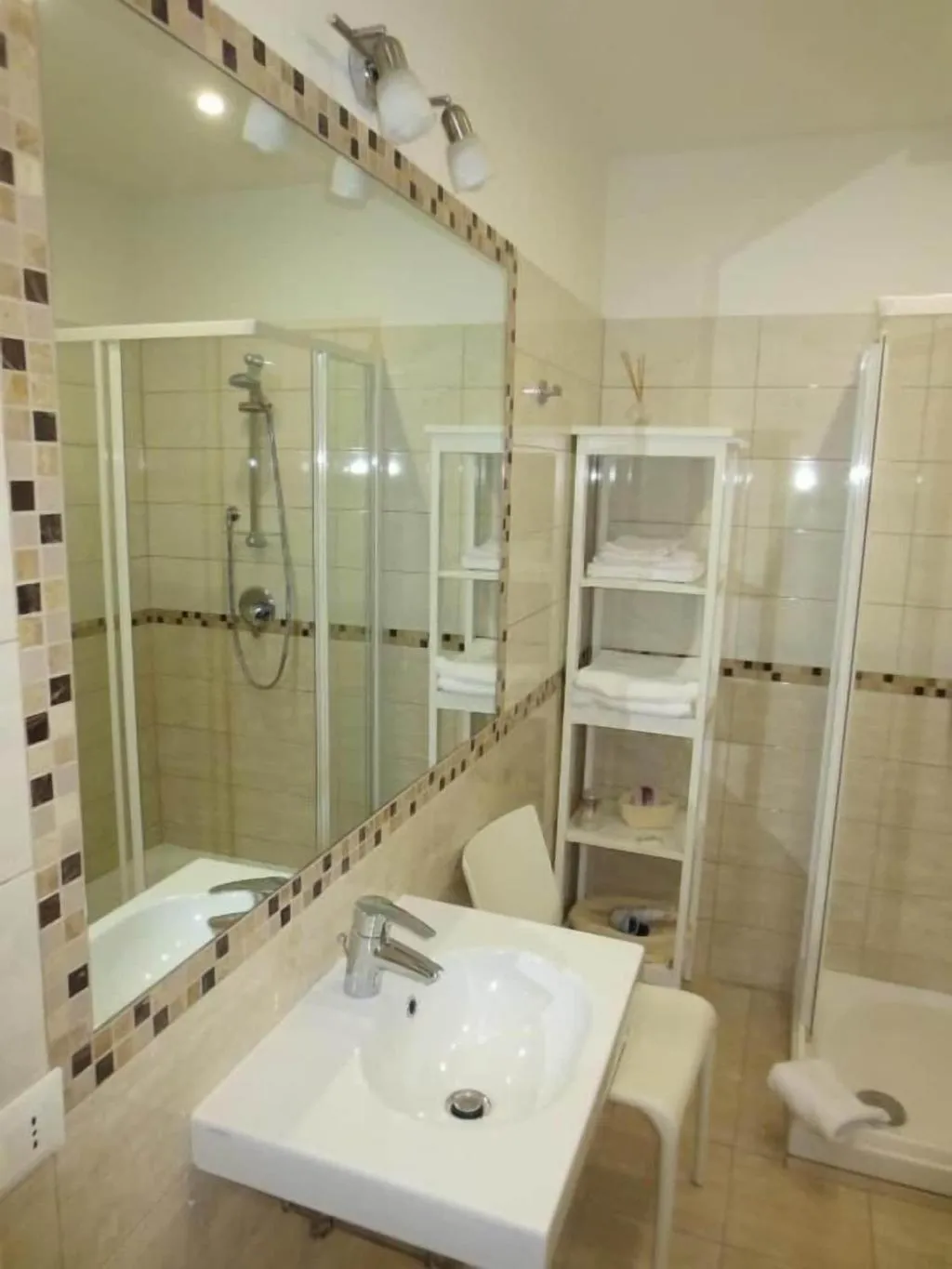 Room, B B Five Roma, Rome