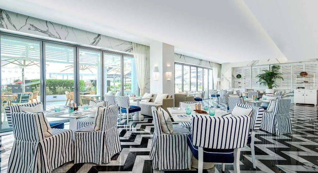 Restaurant, Th8 Palm Dubai Beach Resort Vignette Collection, Dubai