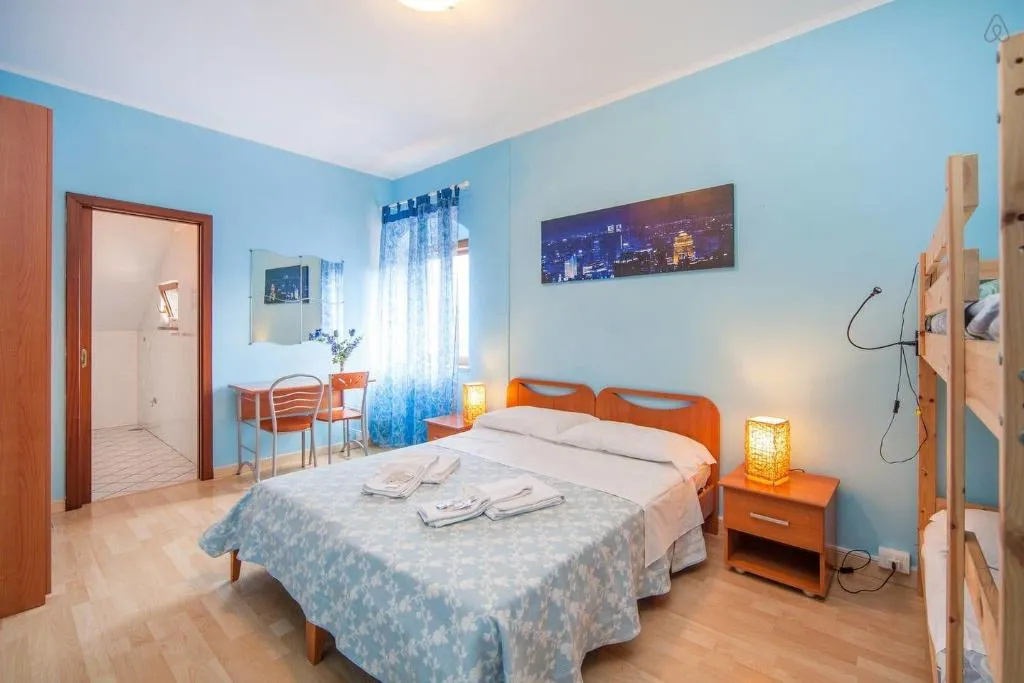 Room, Villa De Angelis, Naples