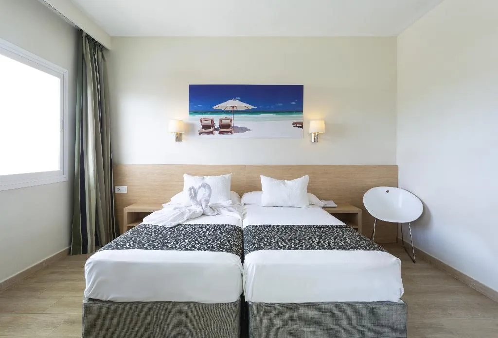 TRIPLE POOL VIEW Room, Samos, Majorca