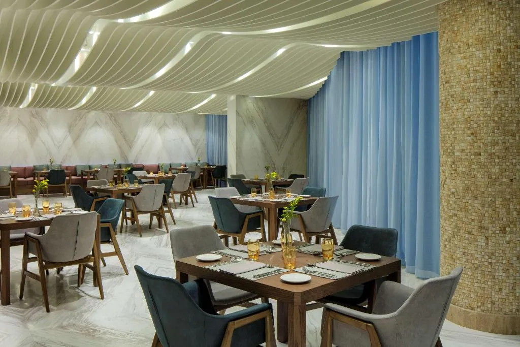 Restaurant, Radisson Blu Hotel Apartment Dubai Silicon Oasis, Dubai
