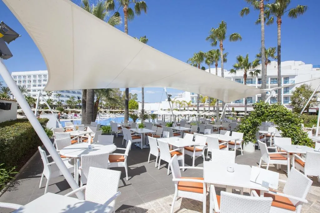 Terrace, Hipotels Cala Millor Park, Majorca