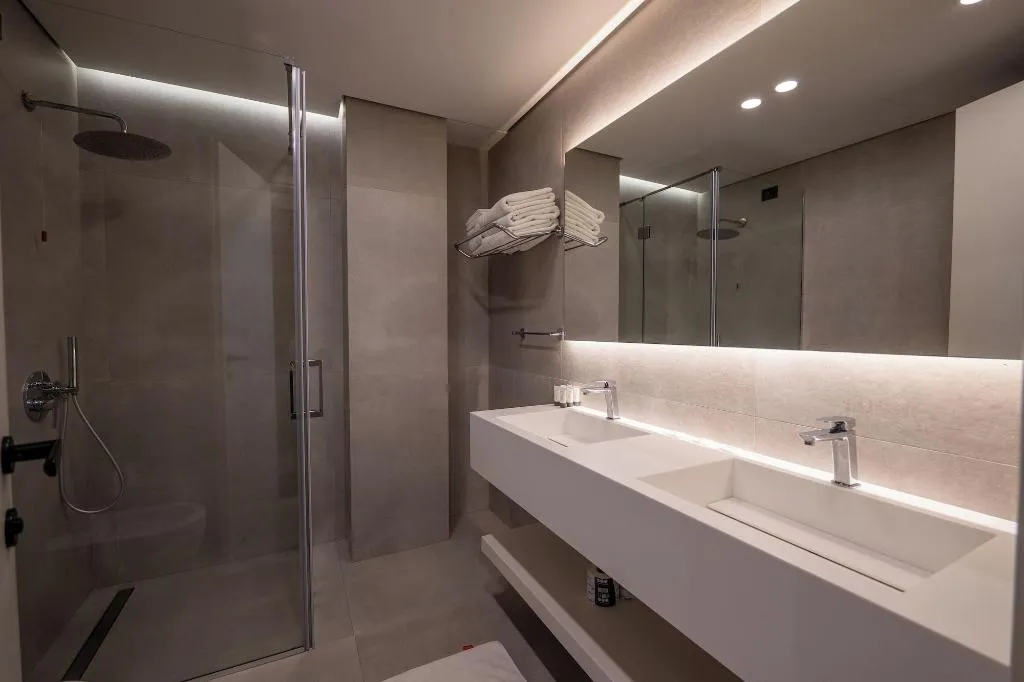 Room, Mazarine Hotel, Kavaje