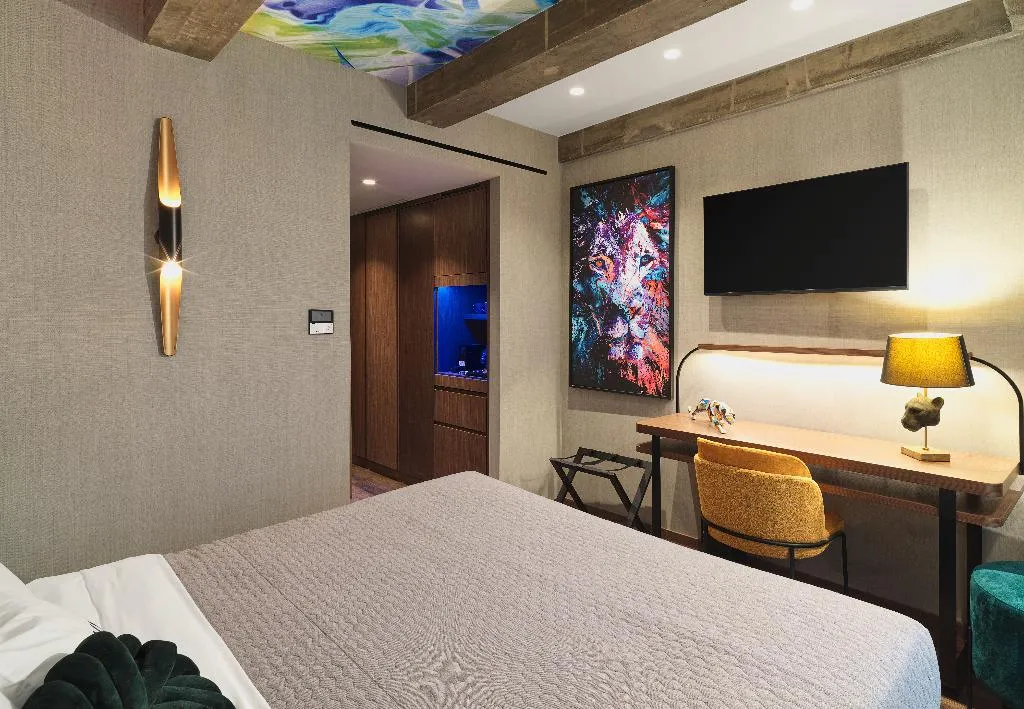 SUITE STANDARD Room, NYX Thessaloniki, Halkidiki