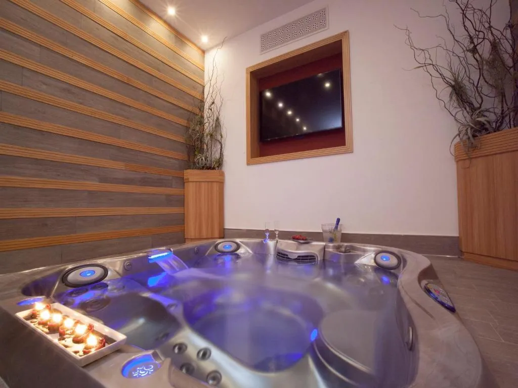 DOUBLE WITH JACUZZI Room, Tasso Suites, Naples