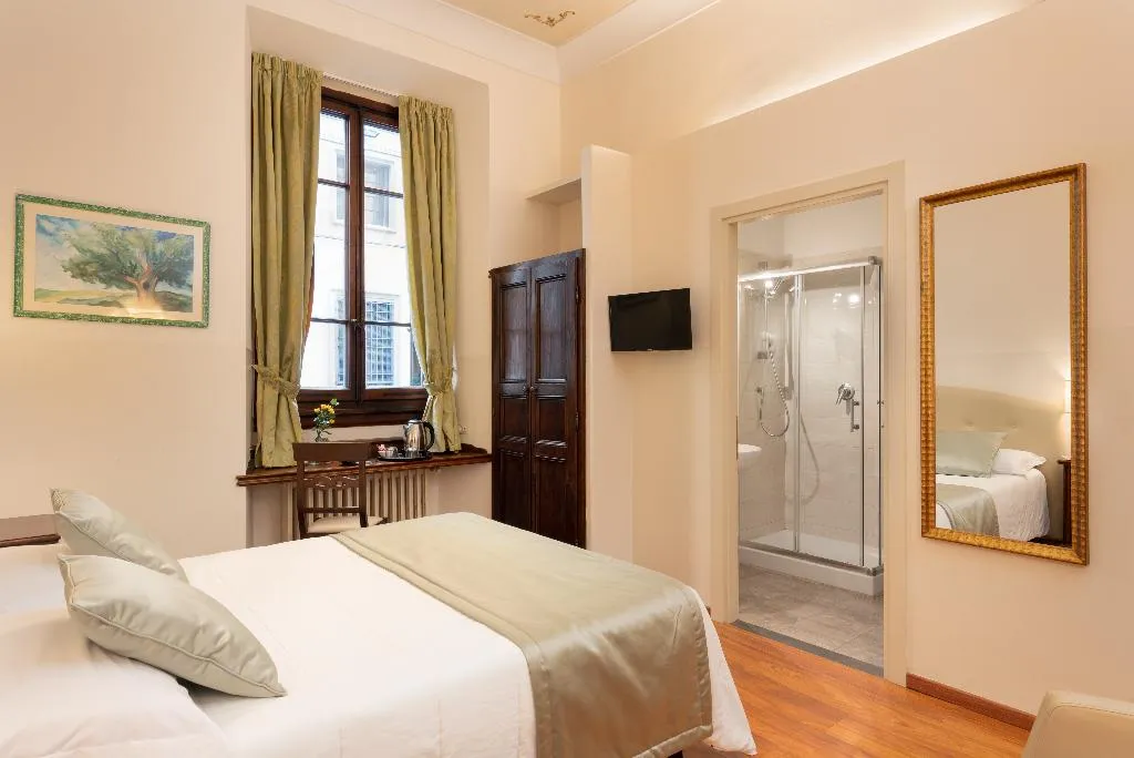 TRIPLE STANDARD Room, Cimabue, Florence