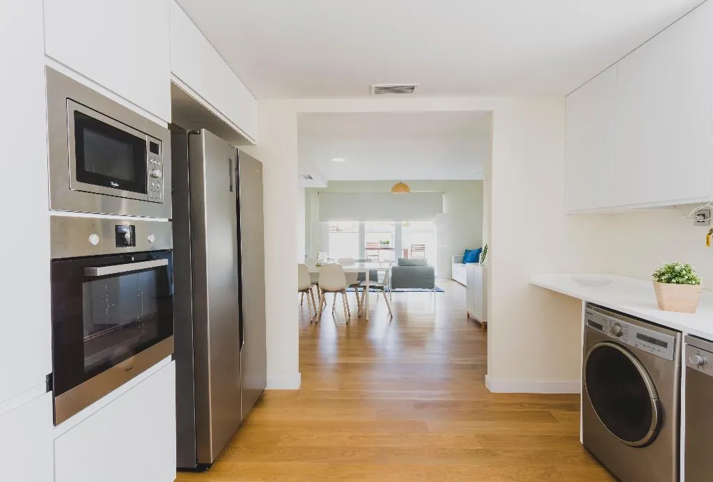 APARTMENT CAPACITY 8 THREE BEDROOMS Room, HQ Rooms San Vicente, Valencia