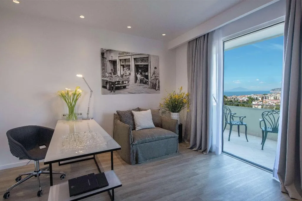 JUNIOR SUITE SEA VIEW Room, Hilton Sorrento Palace, Naples