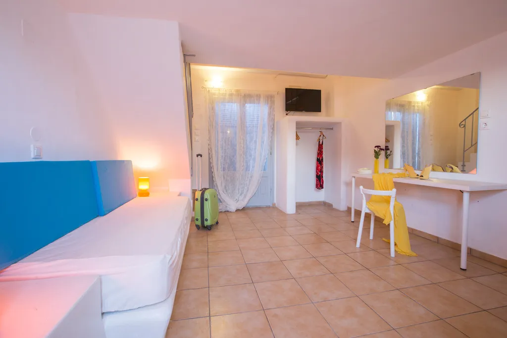 DOUBLE WITH BALCONY Room, Odysseas Hotel, Santorini