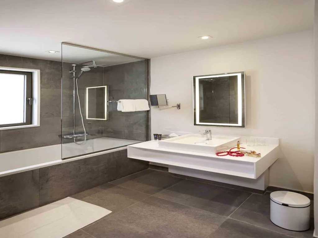 DOUBLE EXECUTIVE KING BED Room, Novotel Tunis Lac, Tunisia