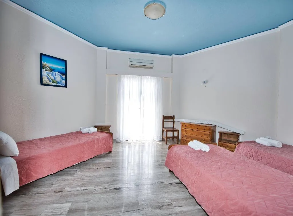 STUDIO CAPACITY 3 Room, Villa Nikos Karamolegos, Santorini