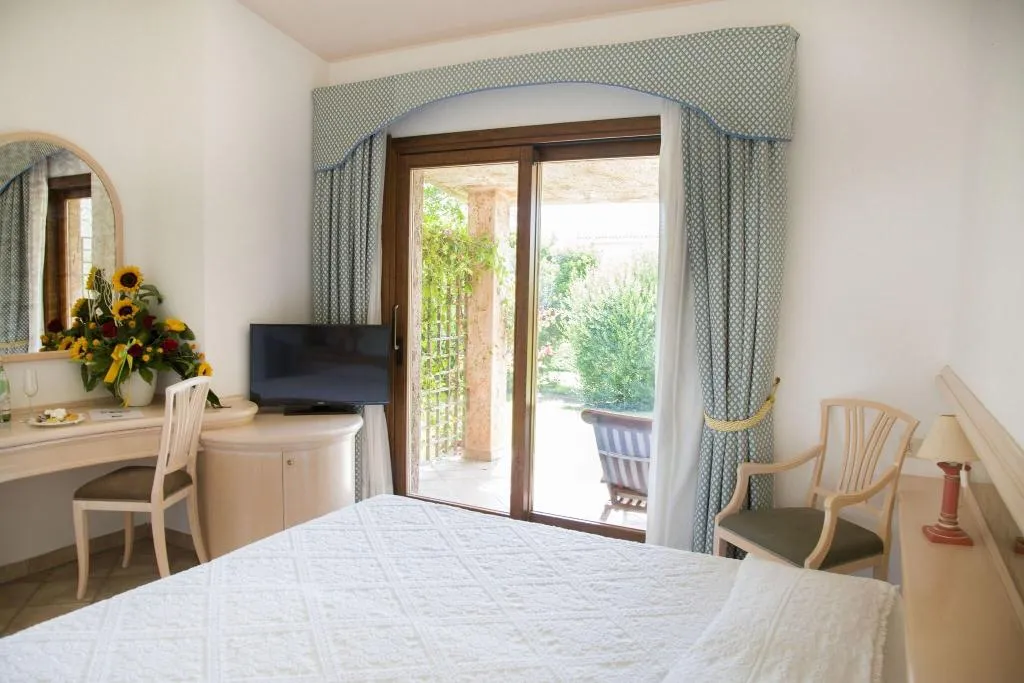 TRIPLE STANDARD Room, Sant Elmo Beach, Cagliari