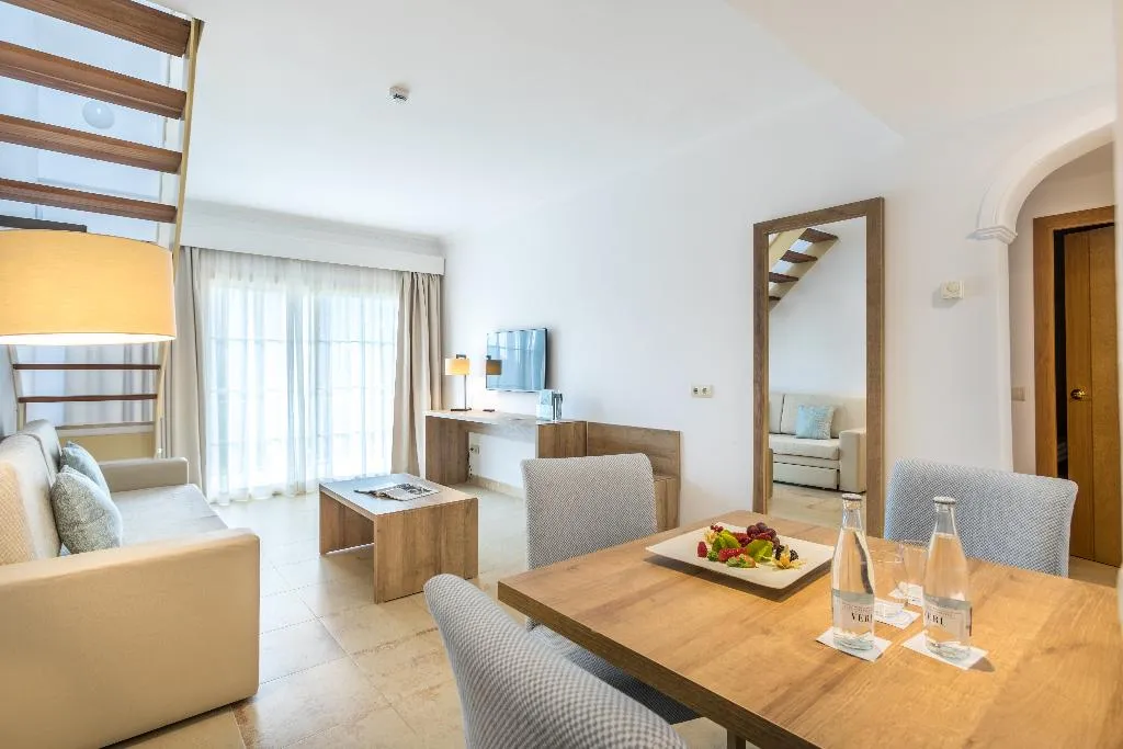 APARTMENT WITH TERRACE Room, Zafiro Mallorca, Majorca