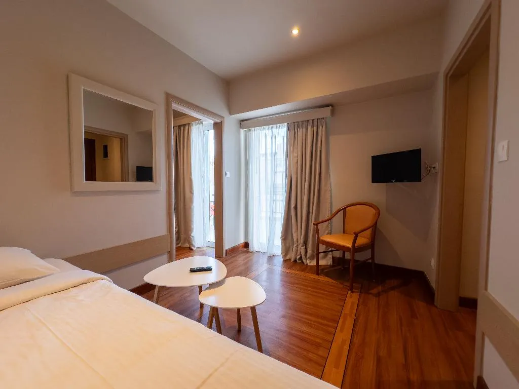 QUADRUPLE STANDARD Room, Anemoni, Athens