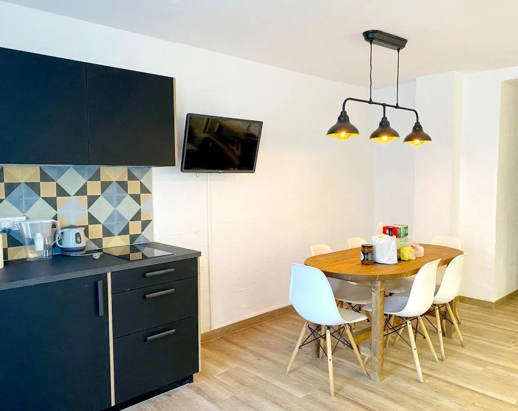 APARTMENT CAPACITY 6 Room, Y Hostel - Albergue Juvenil, Majorca