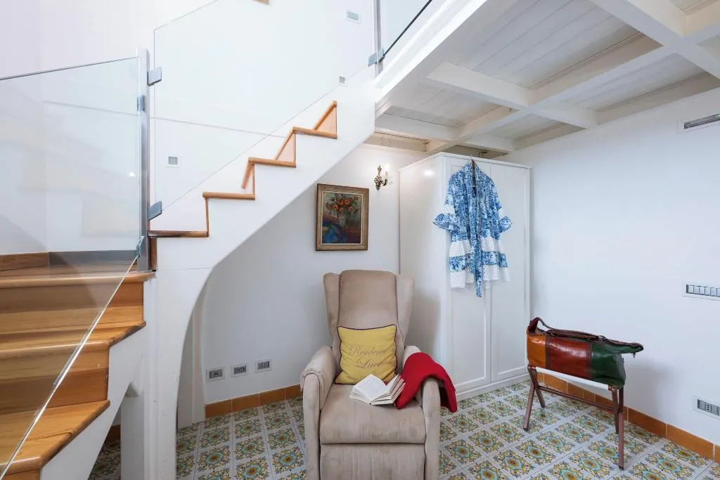 DOUBLE QUEEN SIZE BED Room, Residenza Luce, Naples