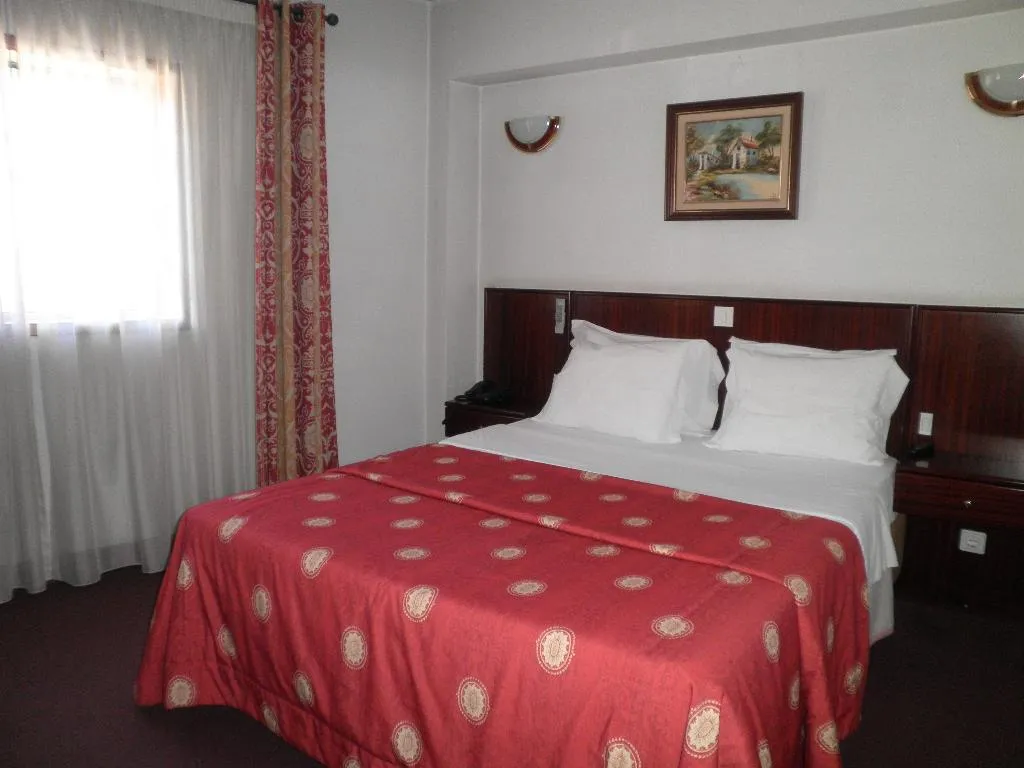 Double or Twin STANDARD Room, Hotel Residencial Batalha, Porto