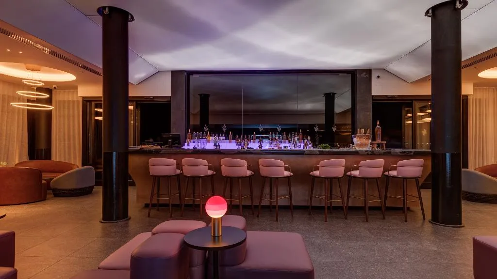 Bar, Ax Odycy, Malta