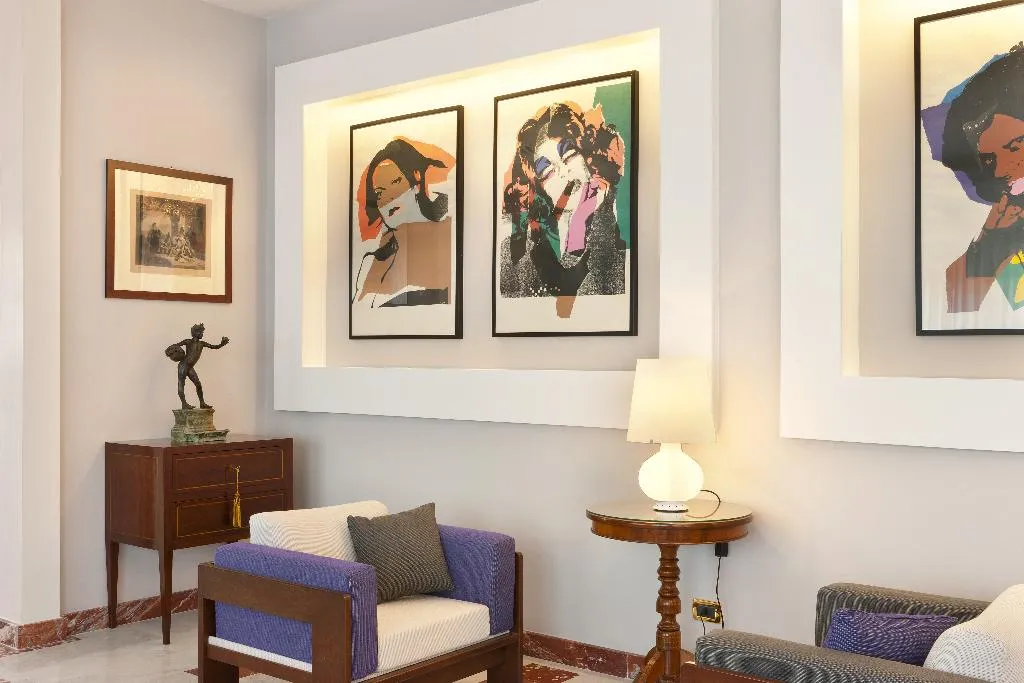 Lobby, Continental, Naples