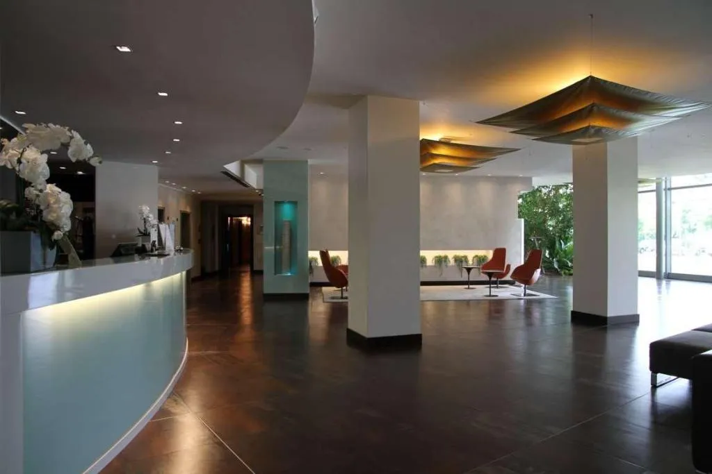 Lobby, Cruise, Milan