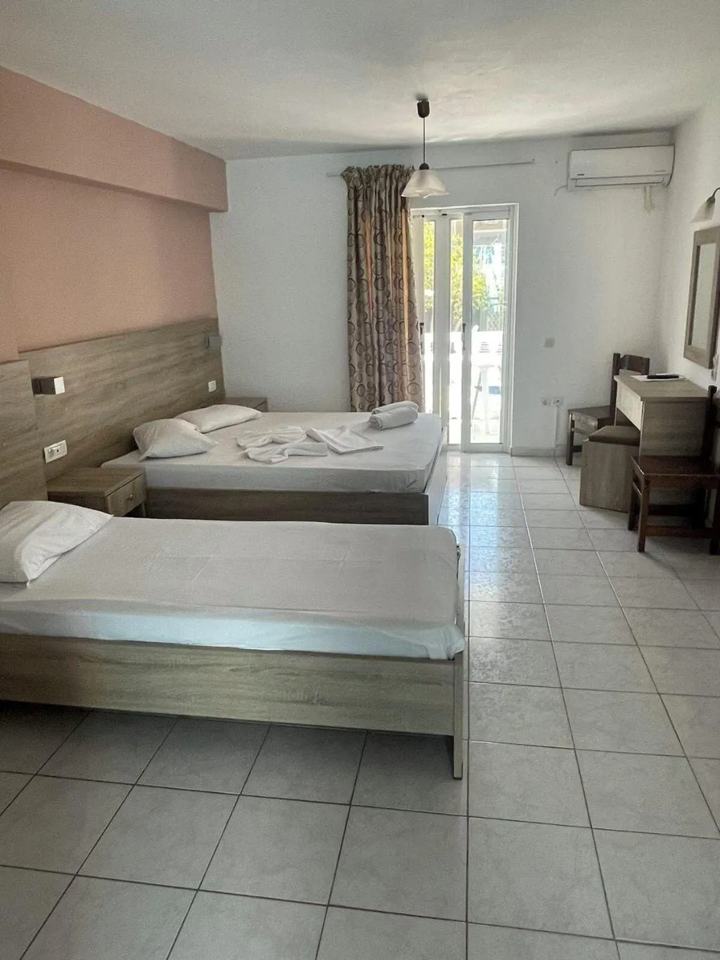 Room, Clear Horizon, Zante