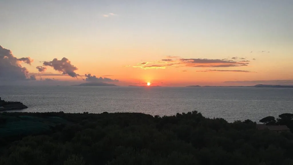 General view, Dania, Naples