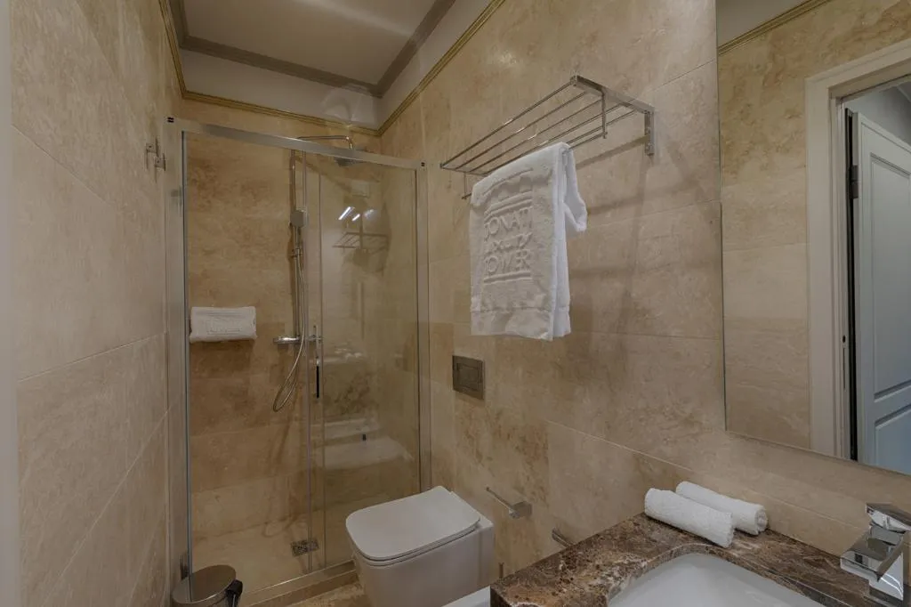 SUITE ONE BEDROOM TWO BATHROOMS Room, Donati Luxury Tower, Florence