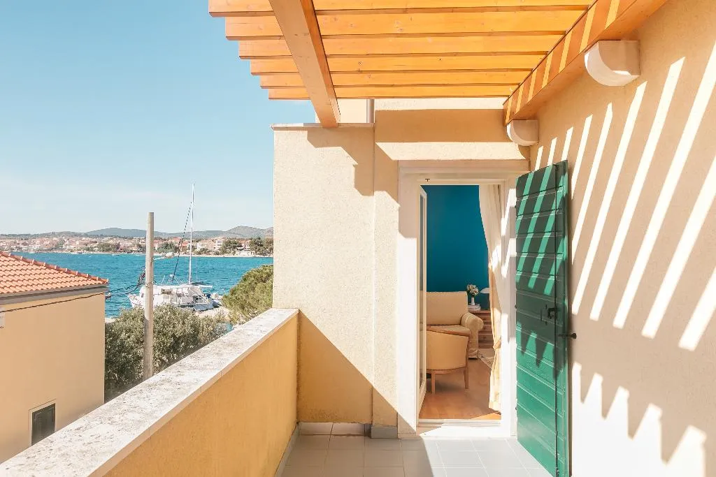 DOUBLE WITH BALCONY Room, Spongiola, Split