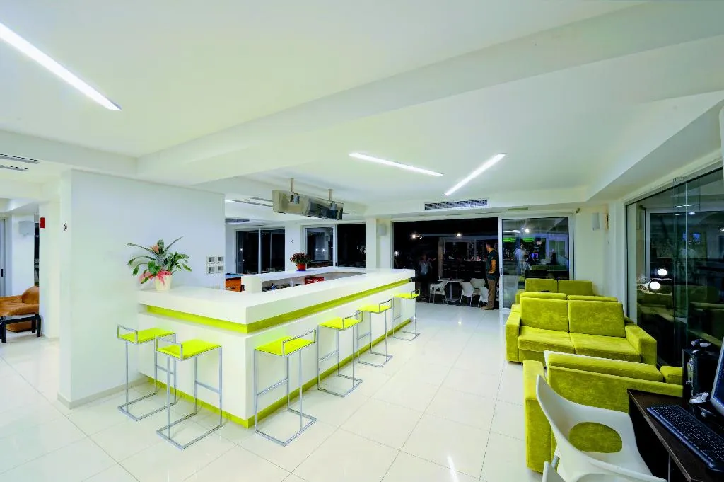 Bar, Hermes Malia, Crete