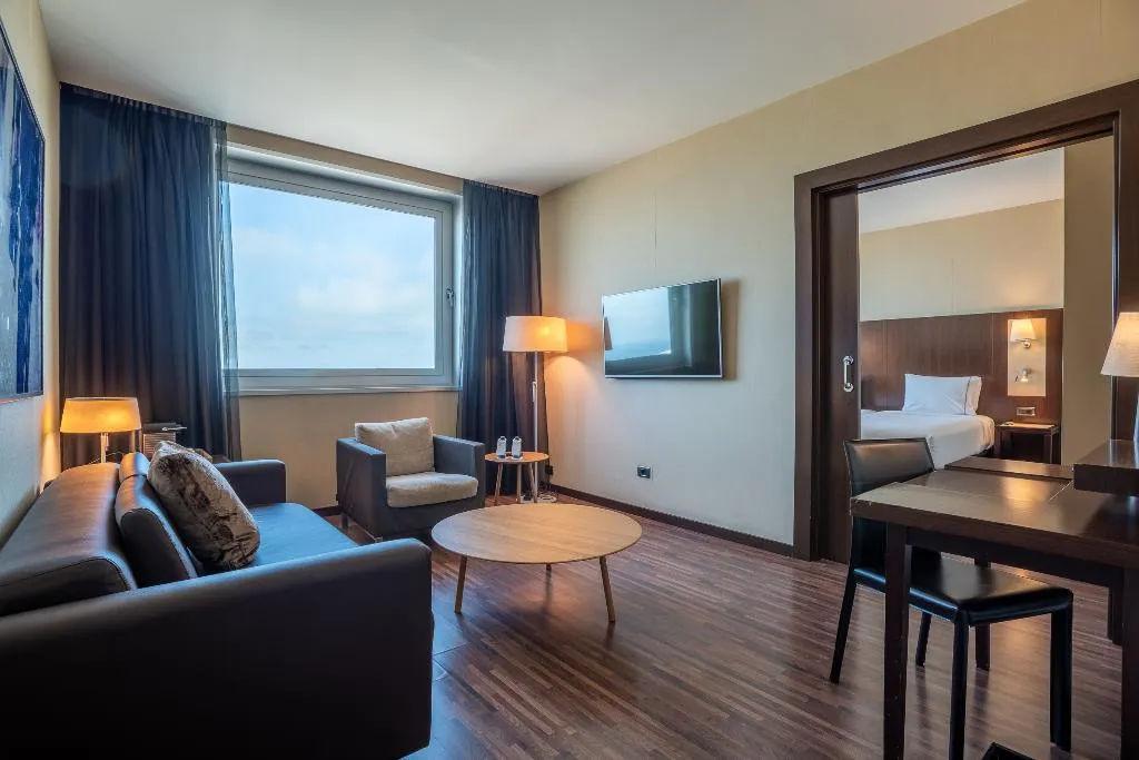 JUNIOR SUITE CAPACITY 2 Room, Leonardo Royal Hotel Barcelona Forum, Barcelona