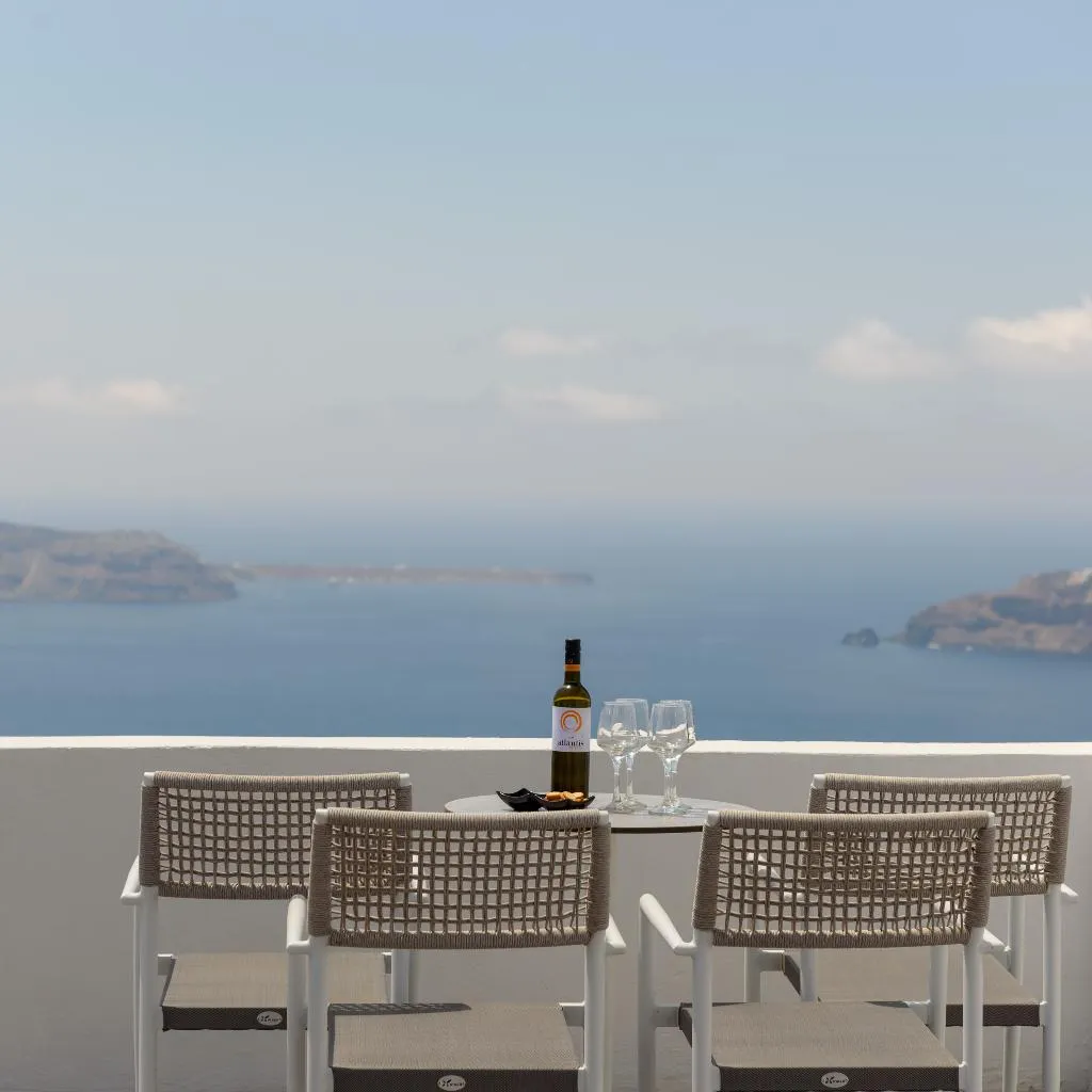 SUITE GRAND Room, Gizis Cliffside Suites, Santorini